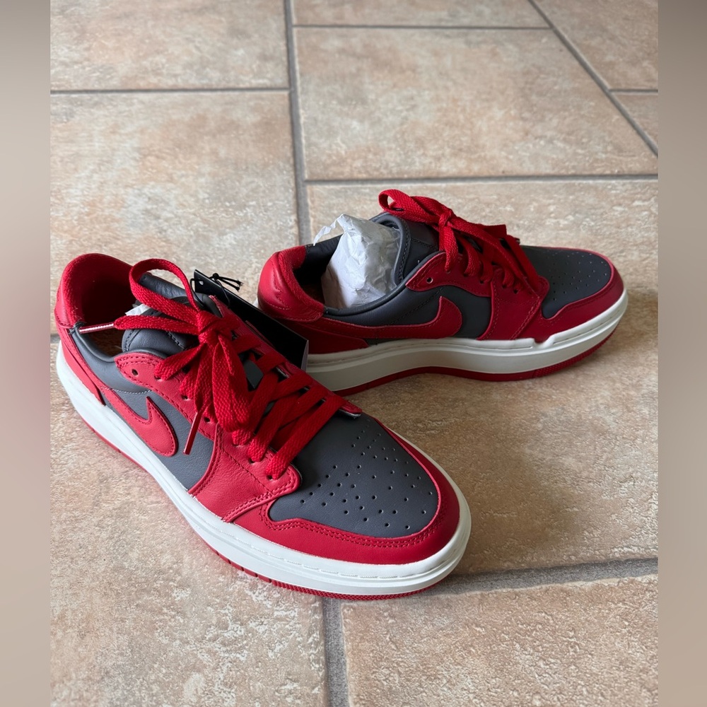 New in box women’s Nike Jordan Elevate red and grey size 8